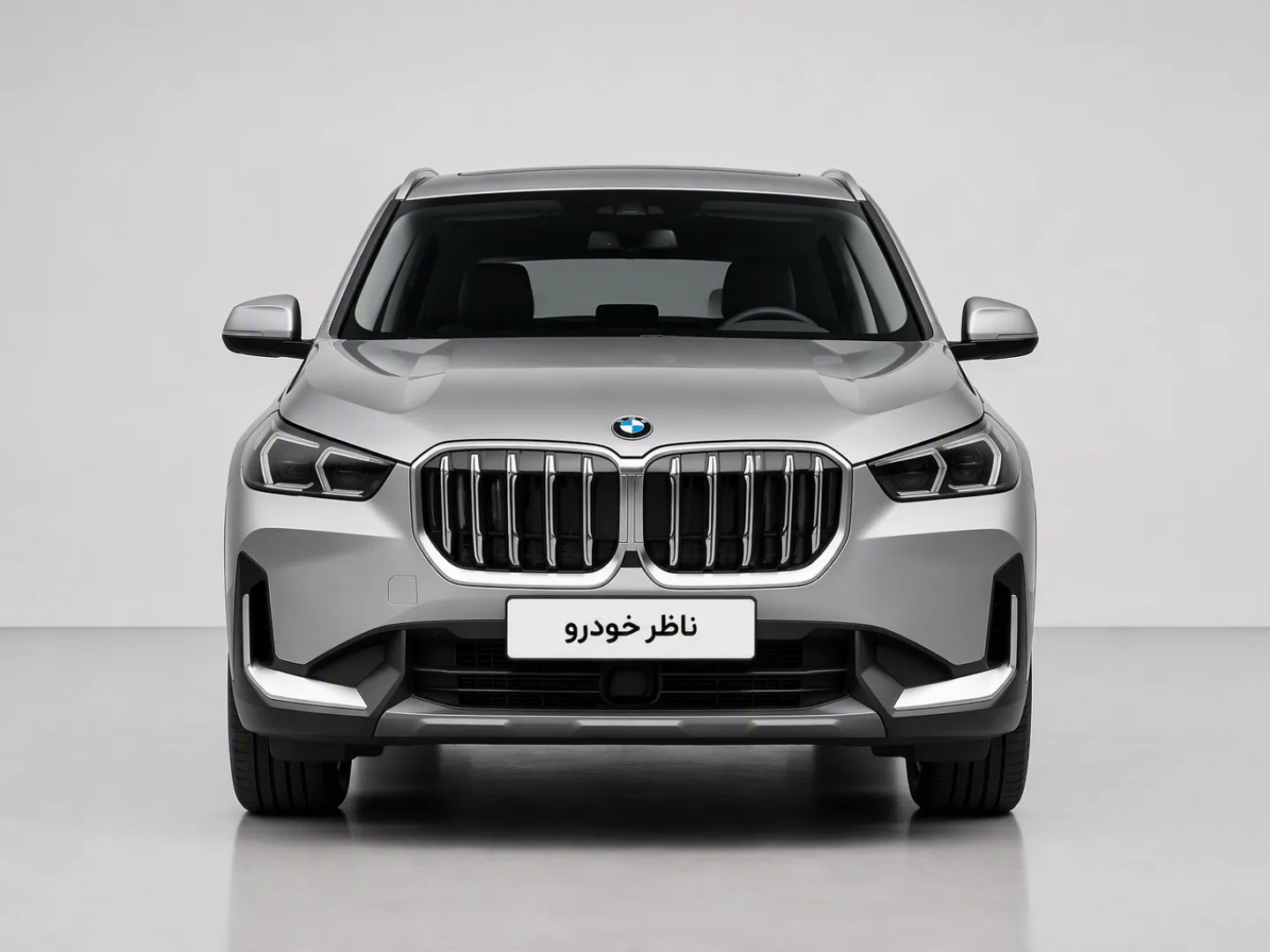 نمای مستقیم جلو بی ام و iX1 eDrive 25L سال 2024 - 2025