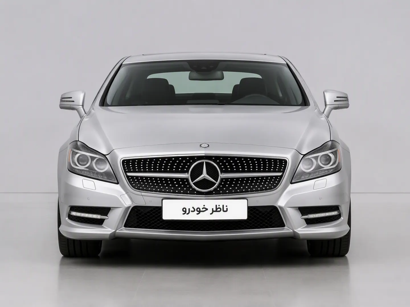 نمای مستقیم جلو بنز کلاس CLS CLS500 سال 2012 - 2013