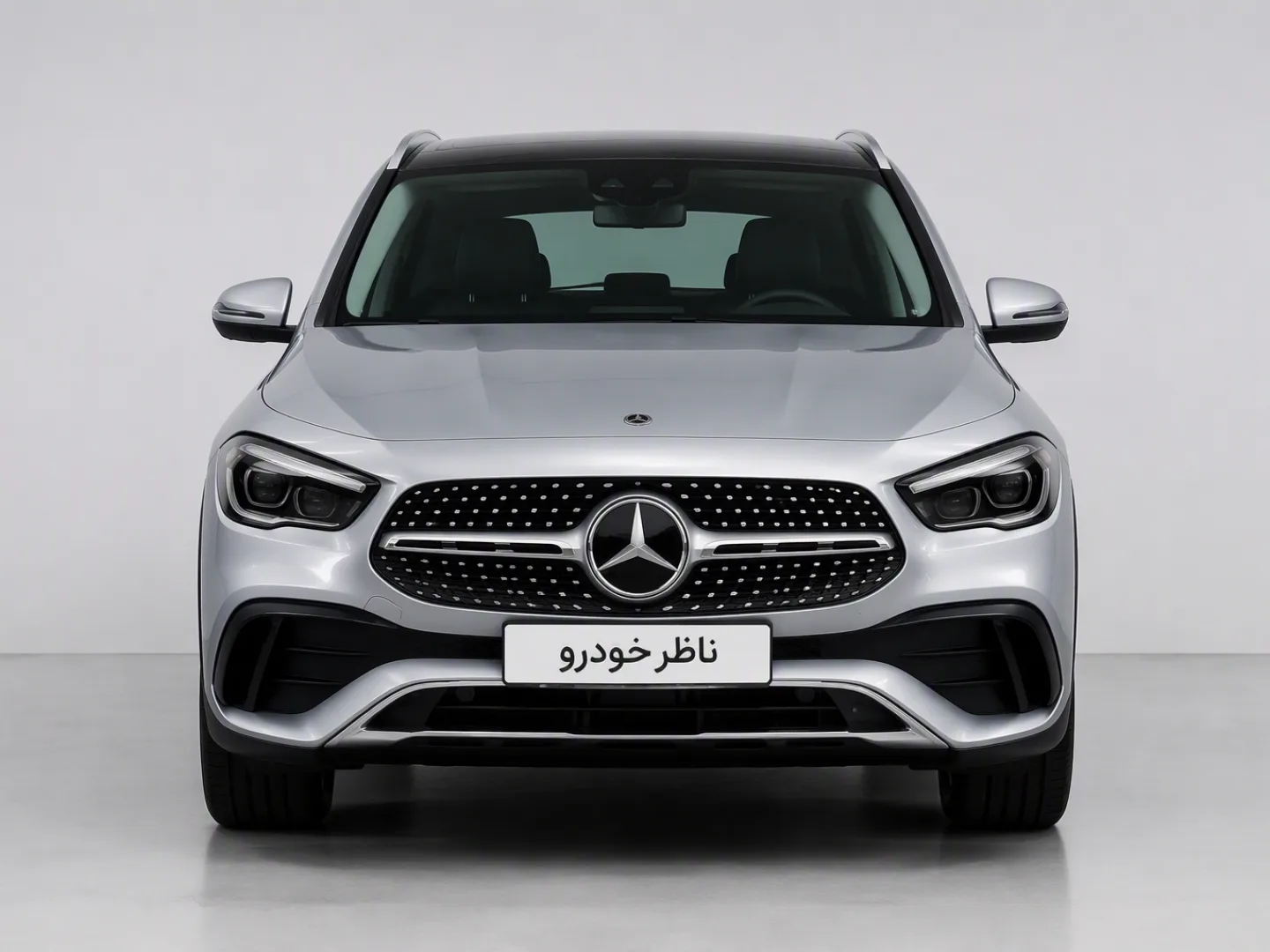 نمای مستقیم جلو بنز کلاس GLA GLA200 مدل 2025