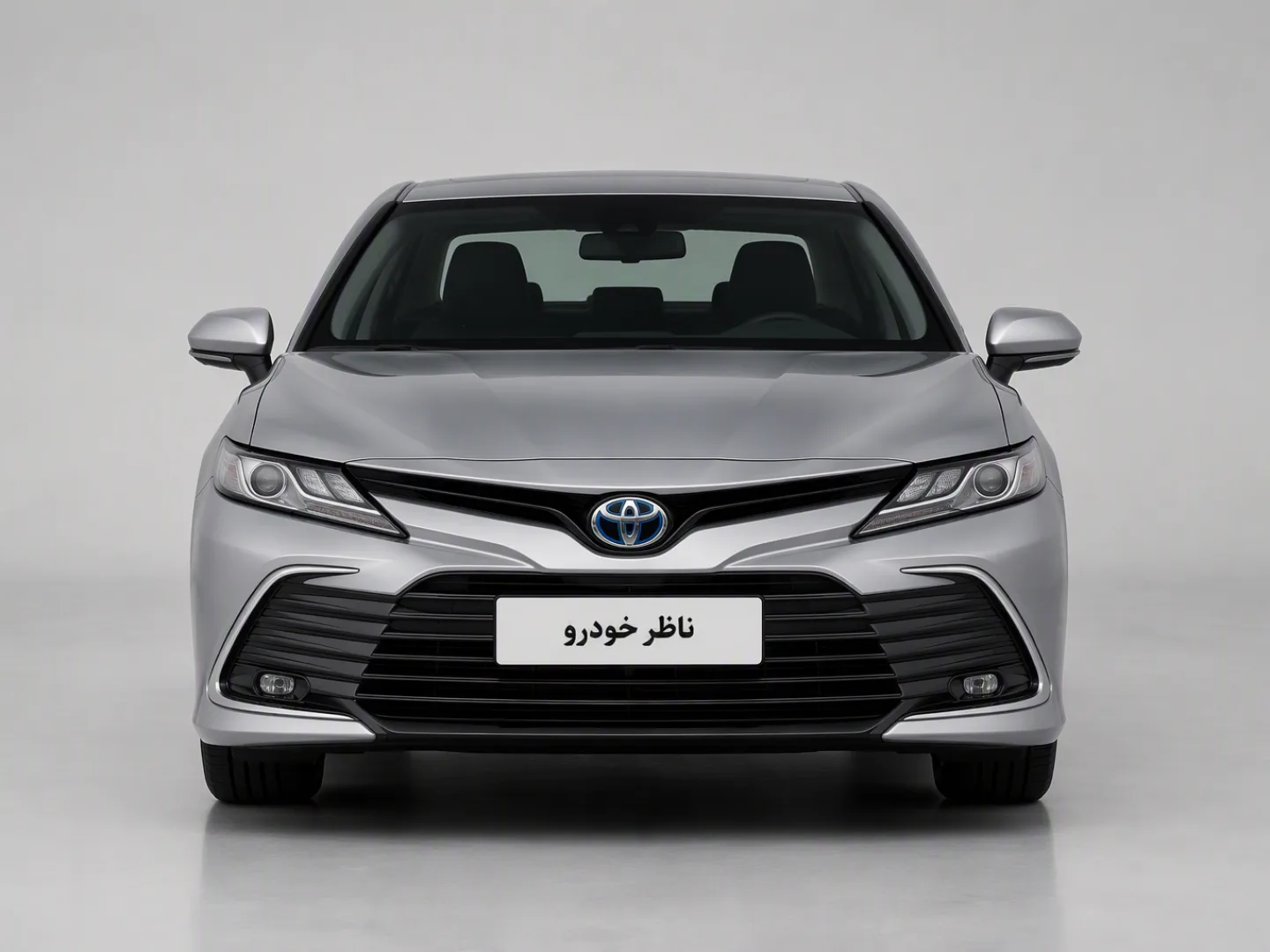 نمای مستقیم جلو تویوتا کمری هیبرید 2.5 لیتر لیمیتد سال 2024 - 2026